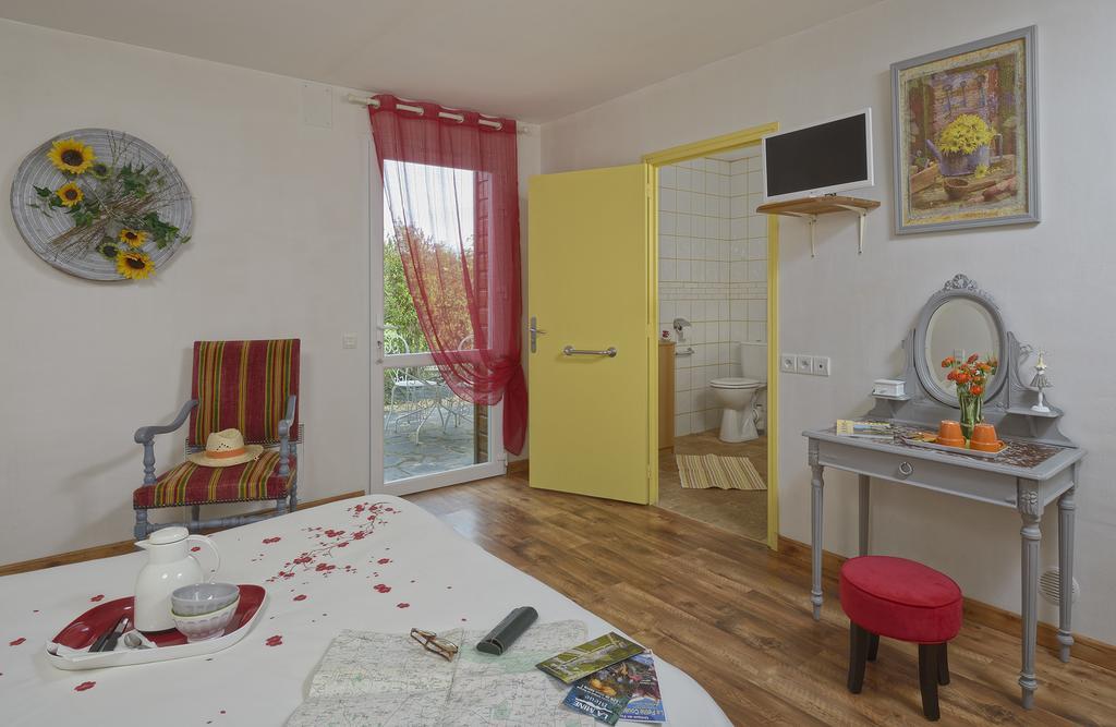 Bed and Breakfast Domaine De La Cour Sainte-Gemme-d'Andigne Экстерьер фото